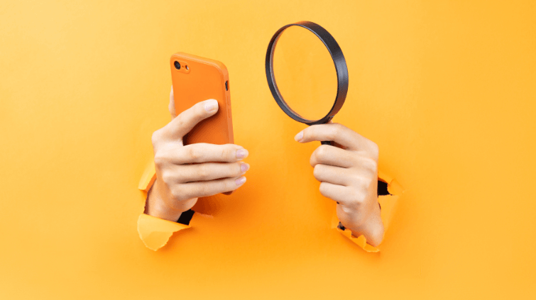 Loupe devant un téléphone